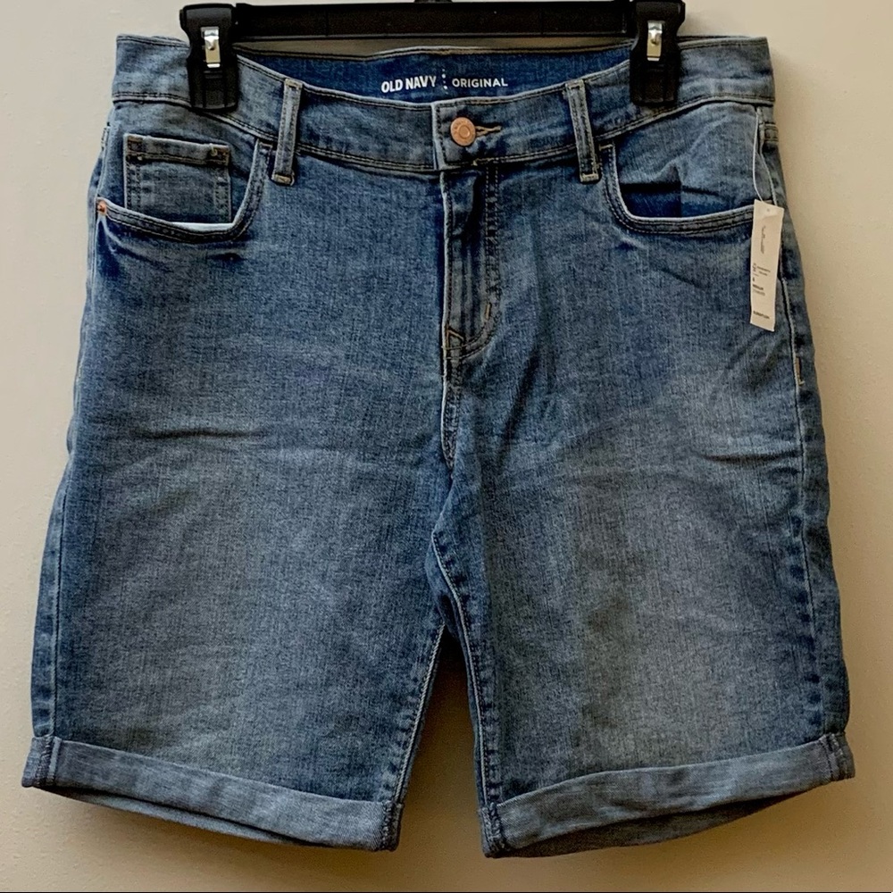 NWT - Old Navy Women’s Denim Bermuda Shorts. Size 6 Regular